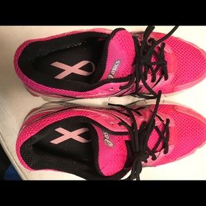 Women’s ASICS size 7